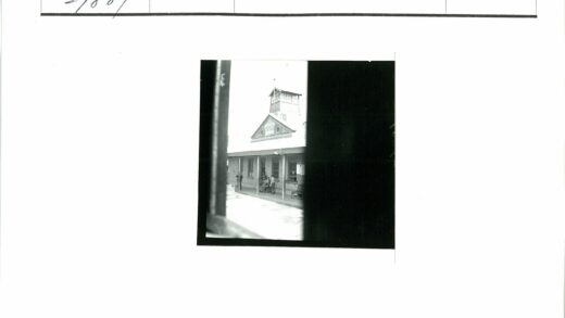 建筑窗户与暗影街景.jpg