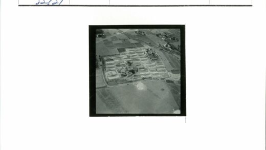 建设中的建筑群与田园风光.jpg