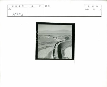 弧形墙俯瞰田园风光.jpg