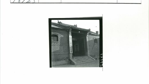 弧形屋顶砖墙传统建筑入口.jpg