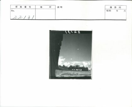 弯曲墙边空地远树晴云.jpg