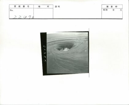 强大水中漩涡实拍.jpg