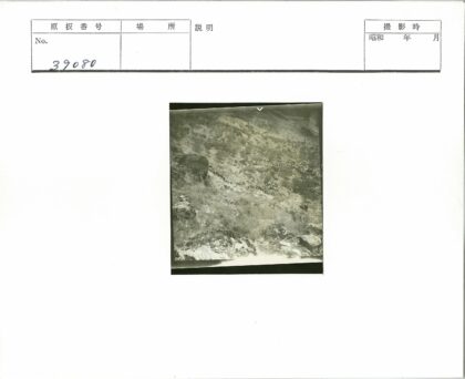 徒步岩石山坡小径.jpg