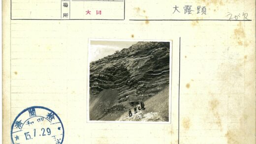 徒步探险分层岩层奇观.jpg