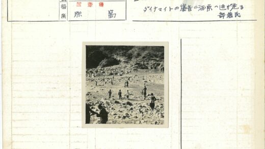 徒步穿越山林的河边探险.jpg
