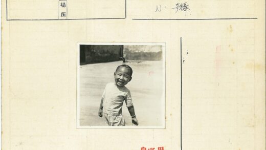 快乐小孩户外微笑照.jpg