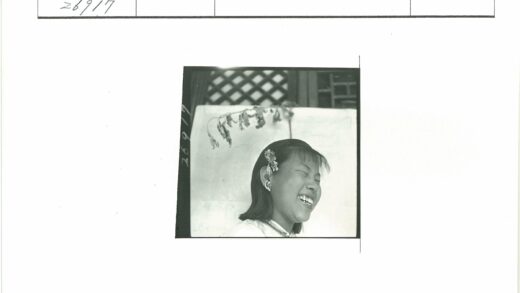 快乐花饰笑容灿烂.jpg