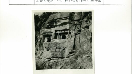 悬崖古堡拱窗岩雕.jpg