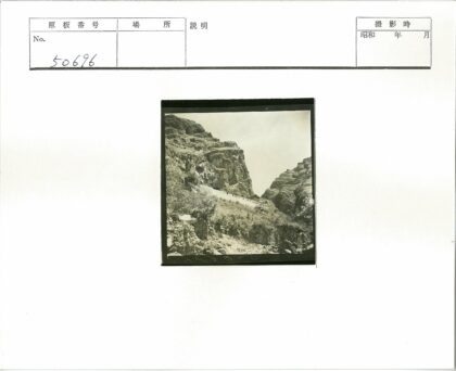 悬崖古建与自然风光.jpg