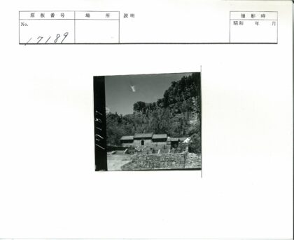 悬崖古建与自然风光.jpg