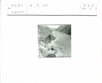 悬崖山谷河流风光.jpg