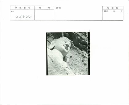 悬崖巨石雕像面部特写浮雕.jpg