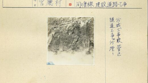 悬崖瀑布徒步探险.jpg
