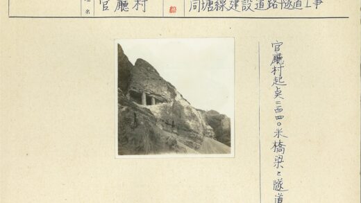悬崖石柱支撑崎岖岩层.jpg