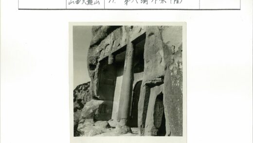 悬崖石窟雕刻与碑文.jpg