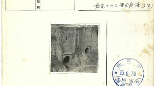 悬崖隧道入口岩石地形.jpg