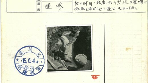 战壕中的士兵与木结构.jpg