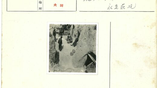 战壕中的士兵与物资.jpg