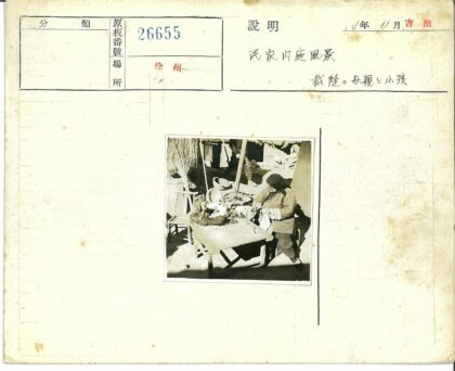 户外亲子时光与秋叶.jpg