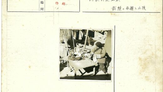 户外亲子时光与秋叶.jpg