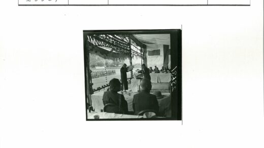 户外仪式长袍人展示文件.jpg