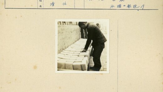 户外包裹与砖墙纹理.jpg