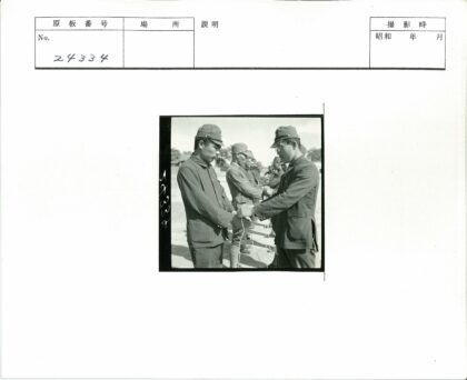 户外团体活动制服合影.jpg