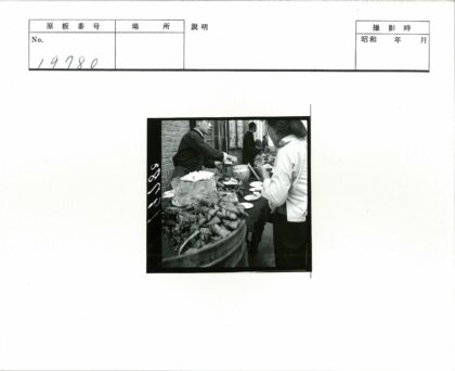 户外大排档食品木箱餐桌.jpg