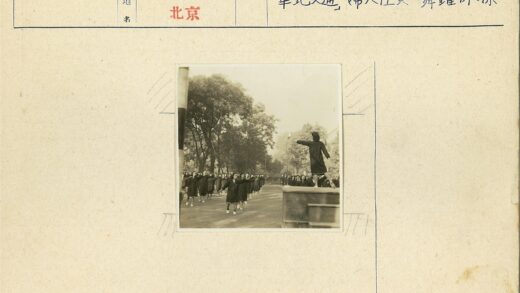 户外女性团体同步运动.jpg