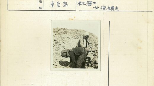 户外岩石堆工作场景.jpg