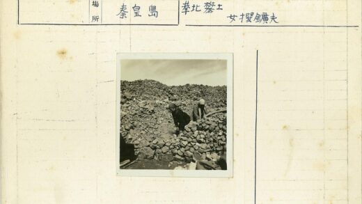 户外岩石堆工作场景.jpg