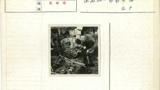 户外工作者整理工具场景.jpg