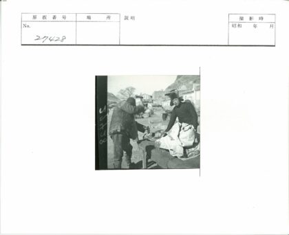 户外工匠合作制作家具.jpg