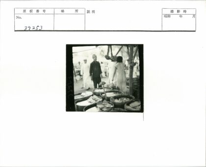 户外市场商品篮子展示.jpg
