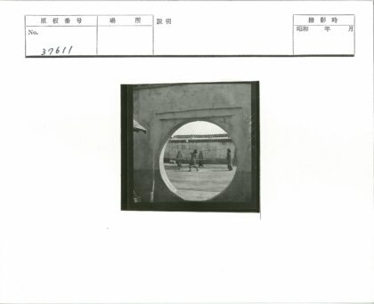 户外庭院排球赛圆形门道视角.jpg