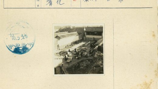 户外庭院活动与石墙建筑.jpg