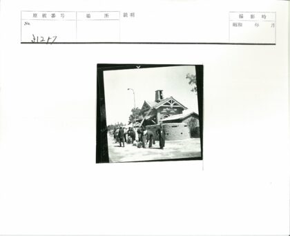 户外建筑yete与路灯风景.jpg