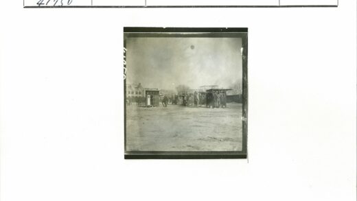 户外建筑人群树木背景.jpg