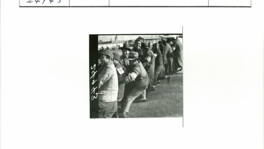 户外拔河比赛历史照片.jpg