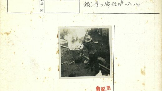 户外搅拌沸腾锅的男子.jpg