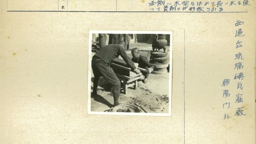 户外木工锯木材工作场景.jpg