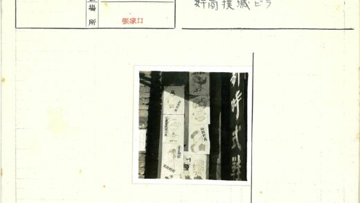 户外木质海报与砖墙背景.jpg