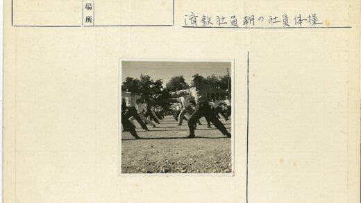 户外武术训练泥土地树林背景.jpg