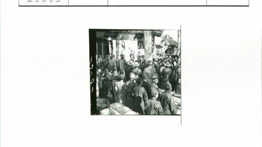 户外演讲集会人群.jpg