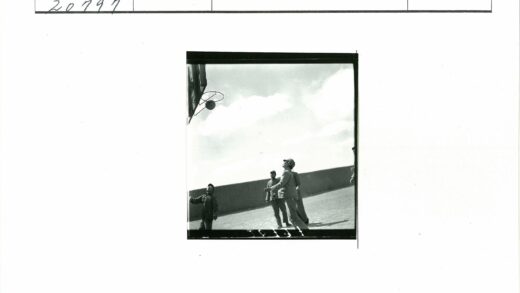 户外篮球赛晴空篮筐建筑.jpg