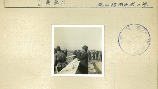 户外聚会田野长桌聚餐.jpg