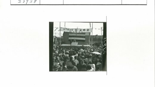 户外舞台活动人群聚集场景.jpg