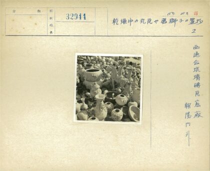 户外草地陶器雕塑展.jpg