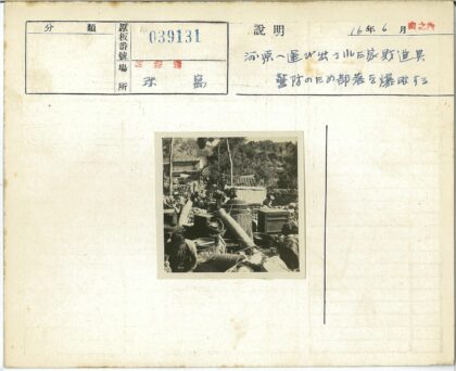 户外货物搬运工作场景.jpg