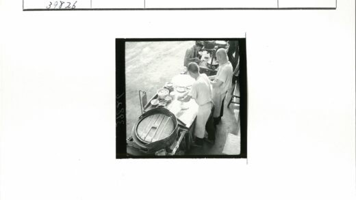 户外野炊准备食物.jpg